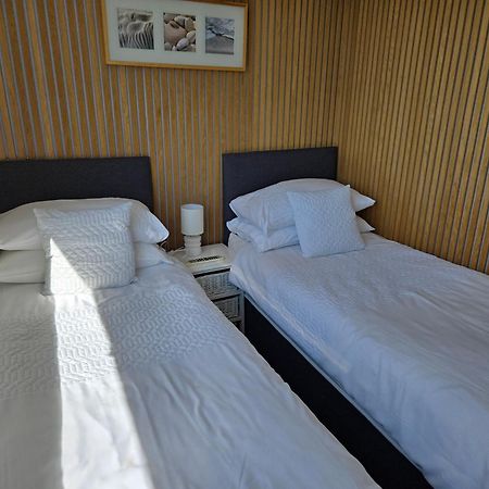 Beautiful Apartment With Private Pool Near Tenby Kilgetty Eksteriør billede