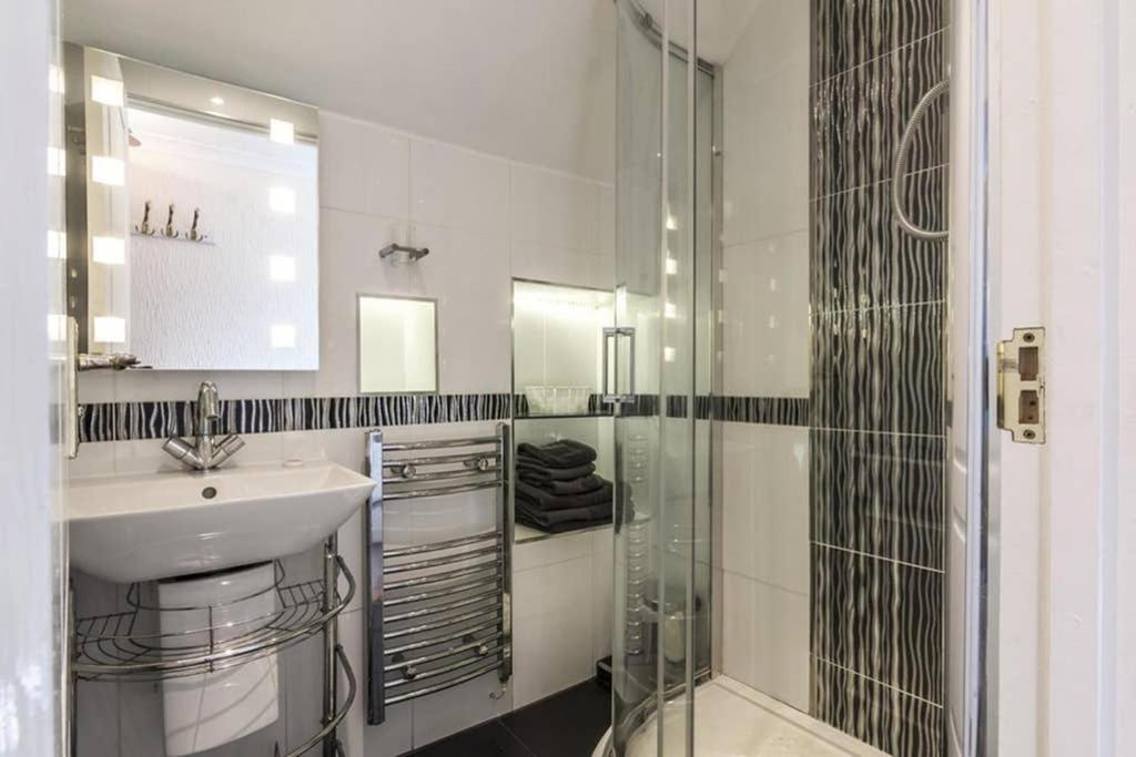 Beautiful Apartment With Private Pool Near Tenby Kilgetty Eksteriør billede