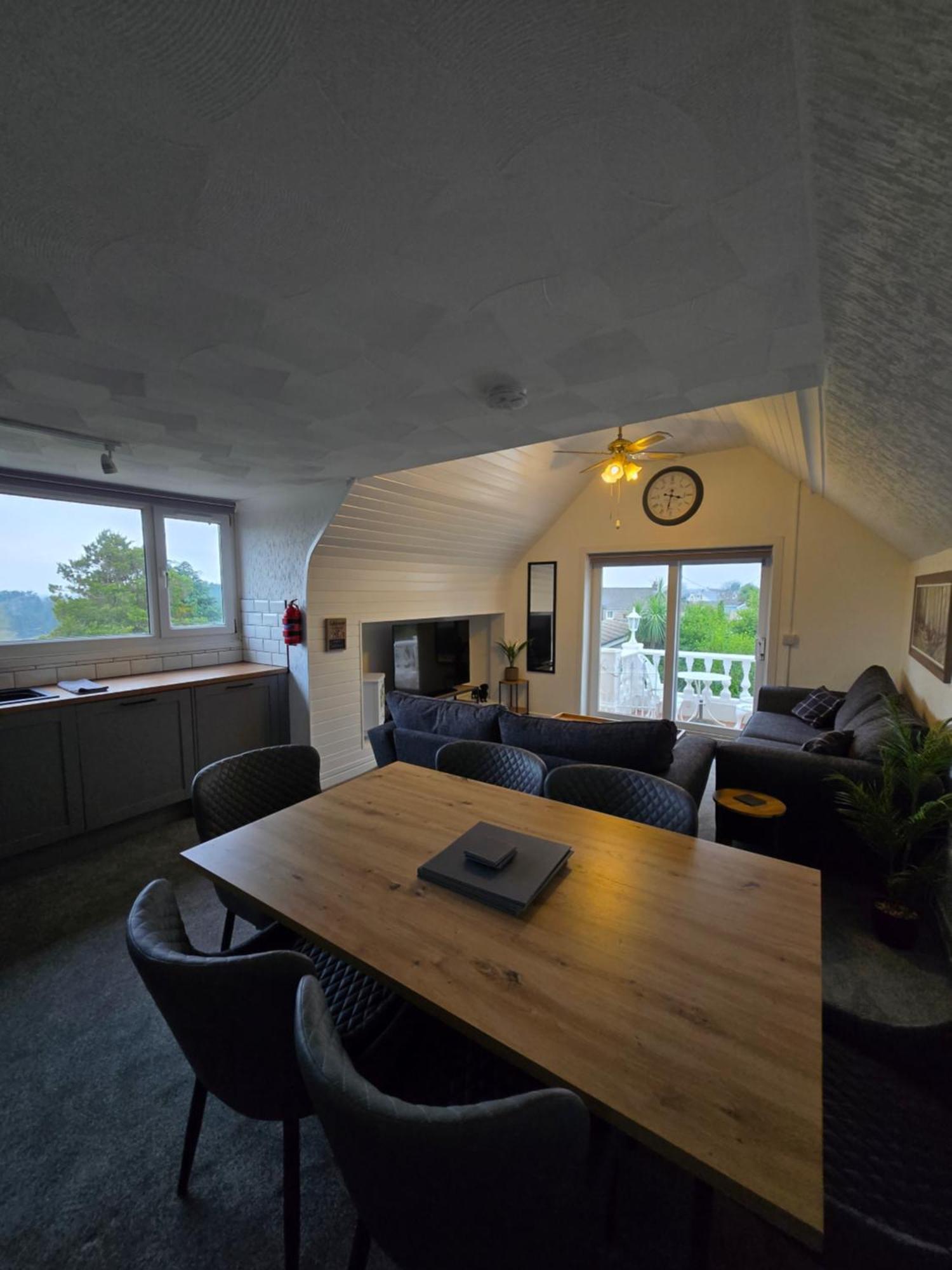 Beautiful Apartment With Private Pool Near Tenby Kilgetty Eksteriør billede